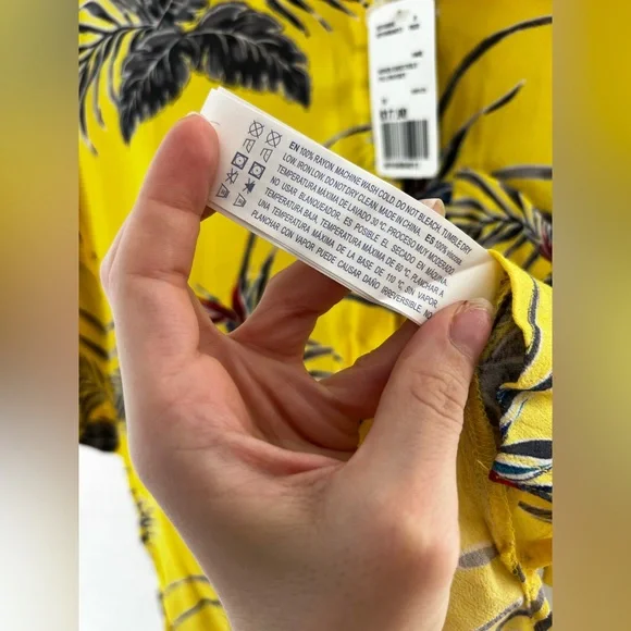 Cropped Hawaiian Button Down Shirt Yellow Women’s Plant Print NWT Medium - Picture 11 of 11